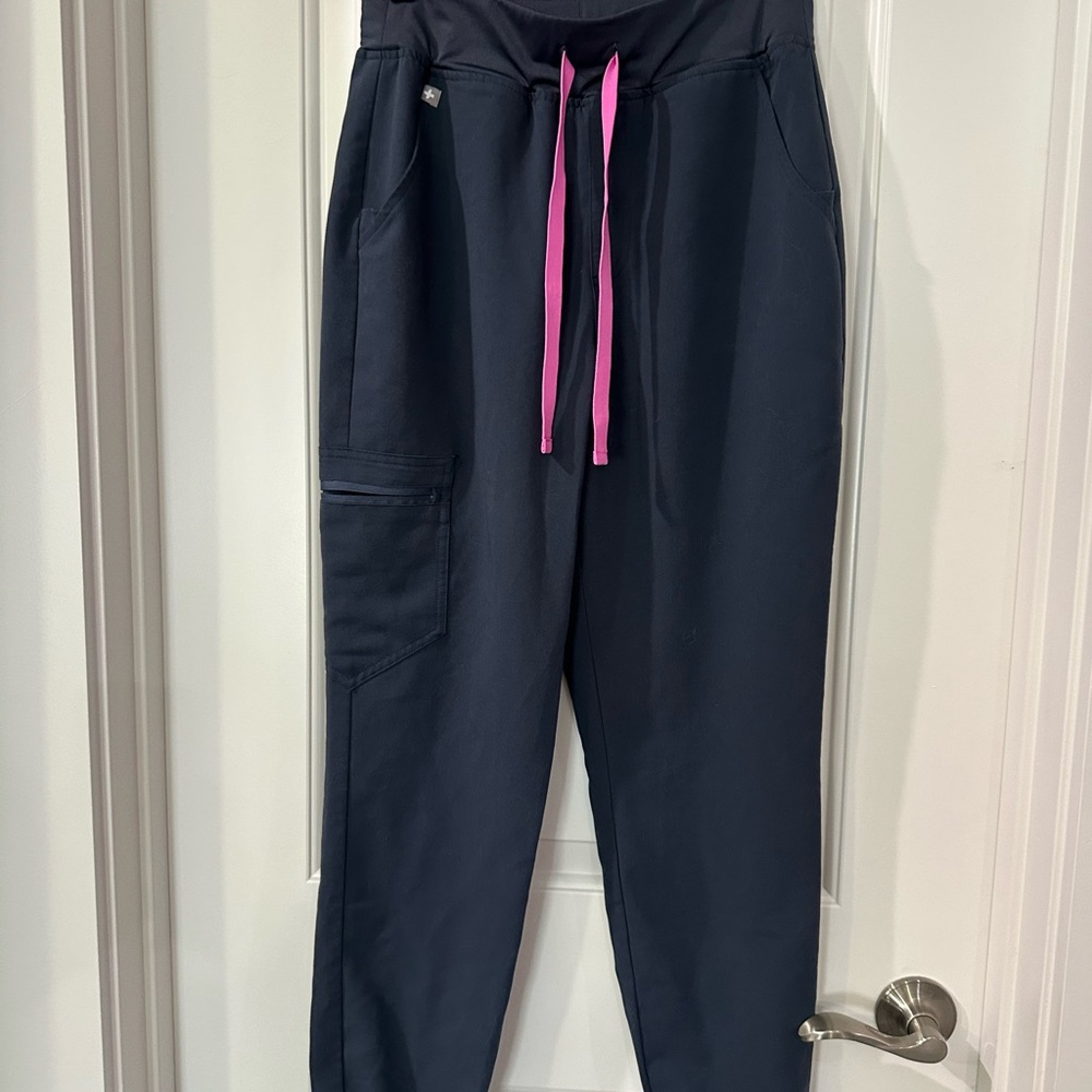 Figs zamora Joggers with Pink drawstring S